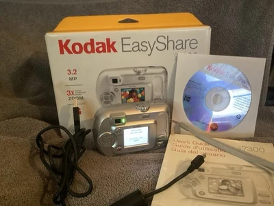Kodak Easyshare CX7300 3.2 mp digital compact silver camera - Image 1 of 4