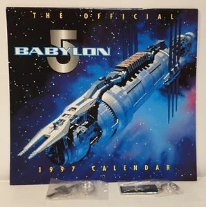 CALENDARIO BABILONIO 5: 1997 FIRMADO POR CLAUDIA CHRISTIAN Y 2 LLAVEROS - Imagen 1 de 8