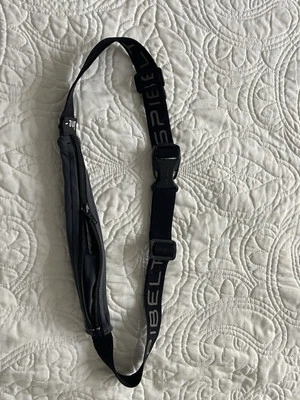 Bolsa de babá SPIbelt básica preta com zíper - Tamanho 24” - 47” cintura - corrida em trilha - Imagem 1 de 2