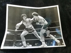 Fotografía de boxeo vintage de 10" X 8" en blanco y negro - Imagen 1 de 2