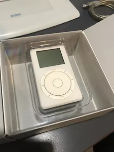 Apple Ipod 5 GB 1st Generation - White (M8513LL/A) - Picture 1 of 7