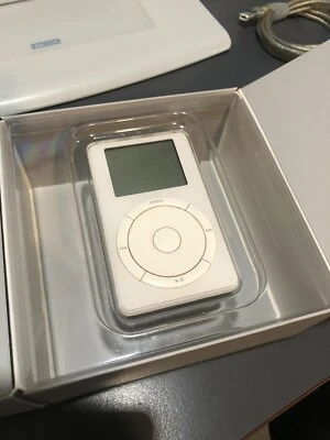 Apple iPod 5 GB 1ª Generación - Blanco (M8513LL/A) Foto 1 de 4