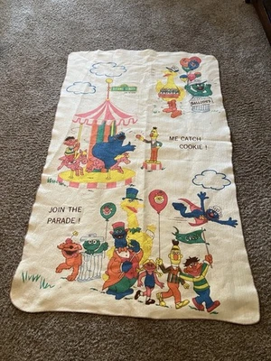 COBERTOR VINTAGE RUA GERGELIM por Chatham - Tema de desfile de carnaval 41” X 69” - Imagem 1 de 4