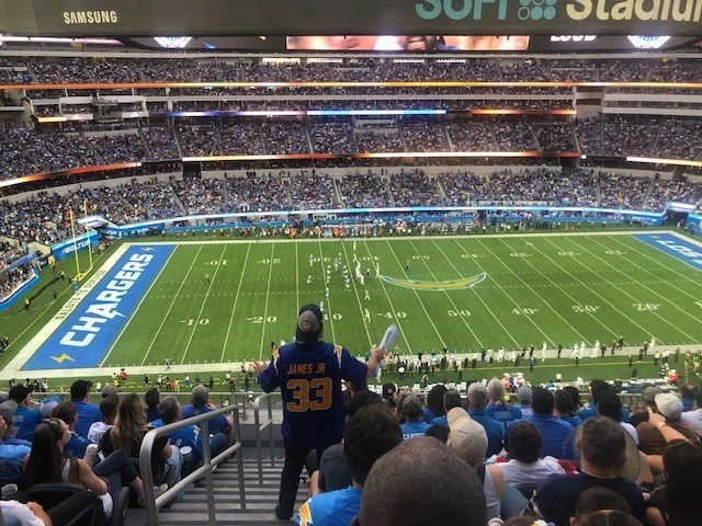 MNF LA Chargers v Philadelphia Eagles - 4 Premier Aisle Seats With Parking - Image 1 of 1
