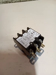 PRODUCTS UNLIMITED CONTACTOR 3100-30I7216AT MODEL 93 30A AMP 24V COIL - Picture 1 of 6