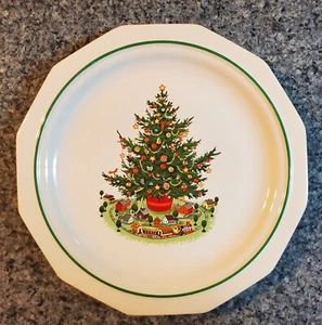 Pfaltzgraff Christmas Heritage Dinner Plate 10.5" RETIRED - Picture 1 of 4