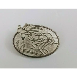 Disney Hidden Mickey 19 of 20 Goofy Skiing Silver Chaser Trading Pin - Picture 1 of 2