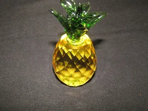 Faceted Crystal Glass Pineapple Paperweight Faceted Diamond Pattern 3 inch - Picture 1 of 12