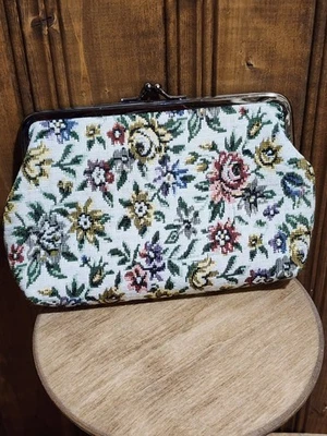 Caro by Mundi Women's Vtg Tapestry Clutch Purse W/Floral print 7/5"L 5"W - Image 1 of 4