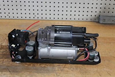2010-2015 BMW 750LI XDRIVE F02 LCI - AIR Suspension Compressor / PUMP 6864215 - Imagem 1 de 4