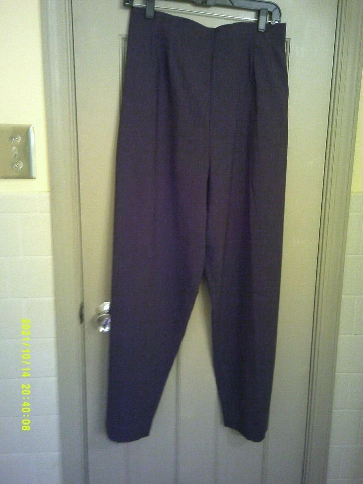 Ladies Studio 1940 Very Nice Gray pants, size 26WS. Side Zipper, no pockets.  - Image 1 of 1