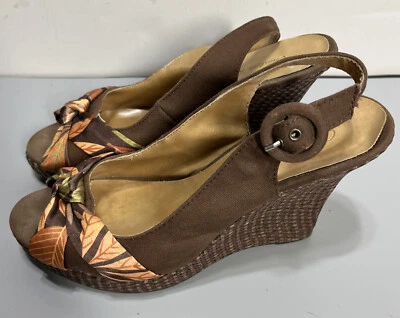 Sandalias Charlotte Russe con cuña punta abierta correa al tobillo multicolor marrón talla 6/6,5 Foto 1 de 4
