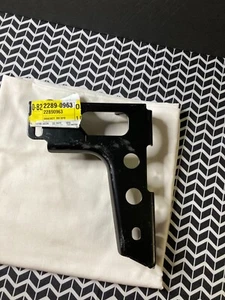 GM OEM Rear Bumper Mounting Bracket Right 22890963 - Picture 1 of 3