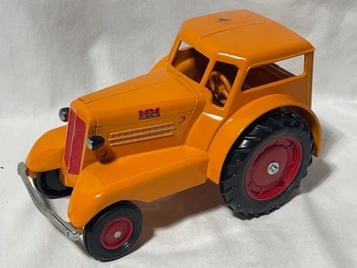 Scale Models Minneapolis Moline MM U Deluxe UDLX Tractor, Orange, 1/16 - Image 1 of 3