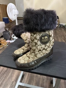 Coach Boots Joyous Women’s 5.5 Brown Signature Logo Print Fur Cuff Winter Snow - Picture 1 of 11