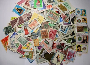 Lot of 3 original Europe, Slovenska & world post stamps stamped free shipping - Picture 1 of 11