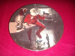 Edwin M. Knowles Santa's Christmas Series Collector Plate Santa's Gift - Picture 1 of 4