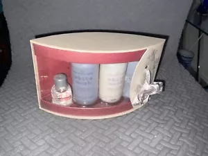 THE BODY SHOP WHITE MUSK 4 PIECE GIFT SET NEW RETIRED PIECE - Picture 1 of 2