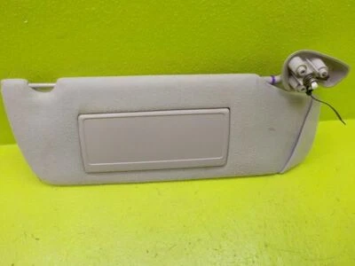 Солнцезащитный козырек для правой руки 02–03 Chevrolet Avalanche 1500 с зеркальной лампой от оригинального производителя 15172575 - Изображение 1 из 4