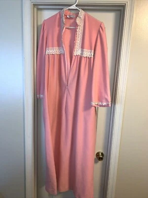 Vassarette Pink Lace I Love Lucy Lucille Ball House Coat Robe Size M ❤️tb12m24 - Image 1 of 4