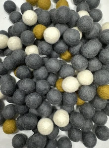 Wool Felt Balls 7/8” Pom Poms 2cm Lot Of 143 Gray White Gold - Picture 1 of 4