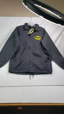 Chaqueta cortavientos negra con logotipo de Batman de DC COMICS Foto 1 de 4