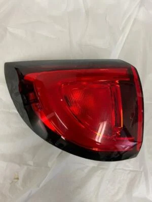 Lámpara de luz trasera exterior lado conductor izquierdo OEM 2017-2019 Chrysler Pacifica LH Foto 1 de 4