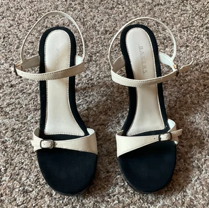 Baker Slingback Selena Plateau Heels | weiß und schwarz | Größe 6B | gebraucht, in einwandfreiem Zustand - Bild 1 von 8