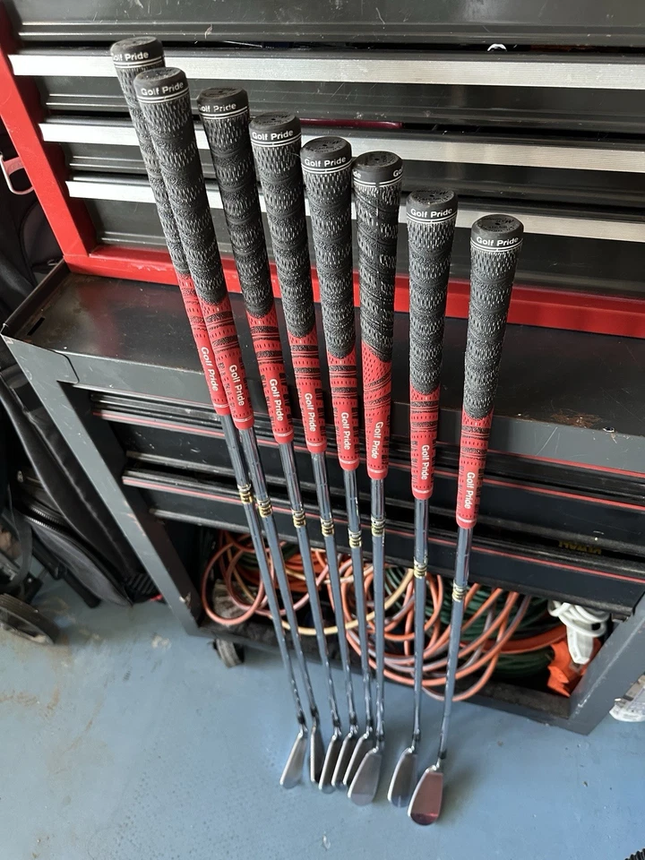 Mizuno MP-33 Grain Flow Forged Irons Set (3-PW) Golf Pride Grips -  Dynamic Gold - Image 1 of 4