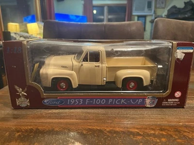 Ford F-100 1953 camioneta 1:18 diecast Road Legends llantas beige rojas nuevas en caja usada Foto 1 de 4