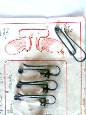 4 ATTACHES  DE CHAINE MÉTAL NOIRCI FIN XIXème POUR LORGNON PINCE NEZ - Photo 1/4