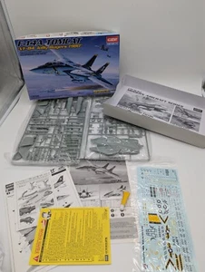 KIT MODELO AVIÓN 1/72 ACADEMY F-14A TOMCAT VF-84 JOLLY ROGERS 1980 #12426 - Imagen 1 de 9