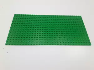 LEGO BASEPLATE GREEN 16x32 PINS - Actual dimensions 12.8cm x 25.6cm x 0.3 - NEW - Picture 1 of 5