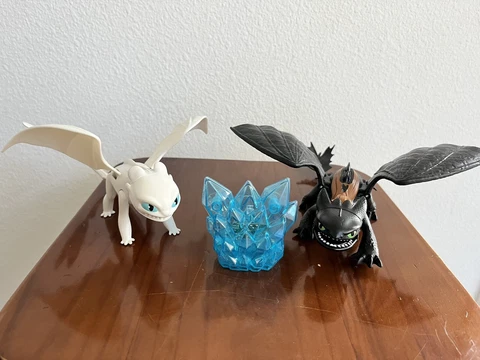 How To Train Your Dragon Toothless & Light Fury Toy Figures Cover