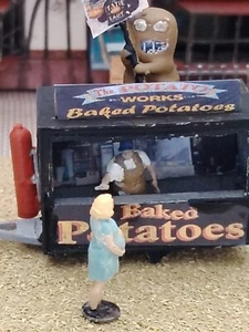Hand Painted 00 / 1:76 gauge baked spud van & vendor & customer - Picture 1 of 3