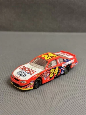 Solto Jeff Gordon 2002 DuPont 200 Anos 1/64 Diecast - Imagem 1 de 4