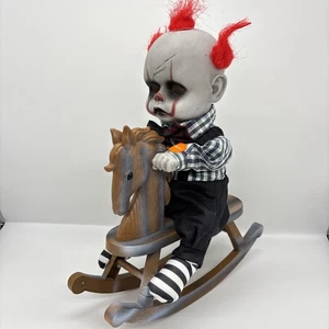 Villaggio spettrale Halloween animato pagliaccio raccapricciante su movimento cavallo a dondolo occhi rossi - Foto 1 di 24