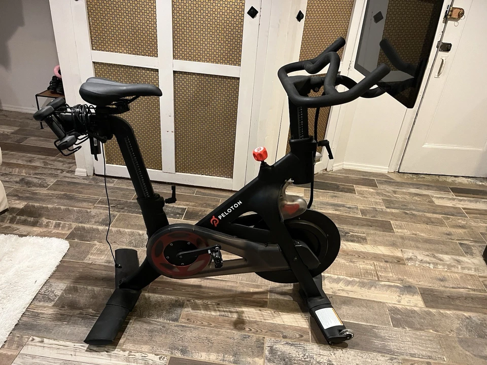 RB1VQ Peleton Exercise Bike - Image 1 of 4
