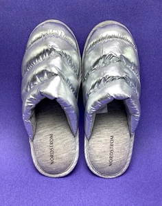 Nordstrom Damen US L (9-10) Hausschuhe Metallic Silber Puffy House Schuhe - Bild 1 von 7
