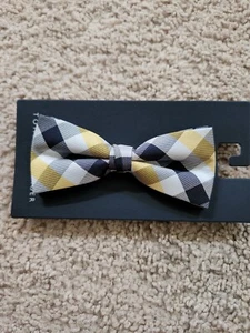 Tommy Hilfiger Little & Big Boys Martin Gingham Pre-Tied Bow Tie MSRP $25 NWT - Picture 1 of 6
