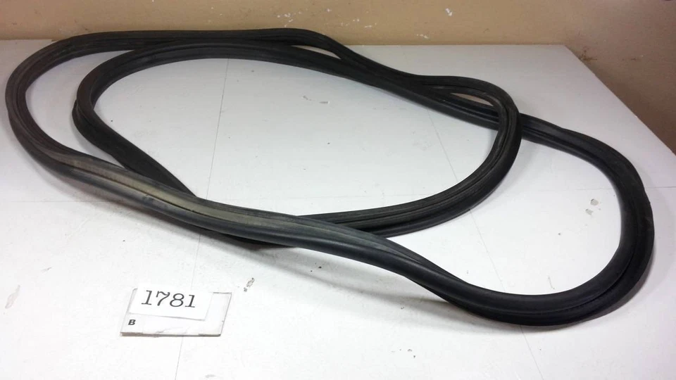 2007-2012 Mazda CX-7 cx7 WEATHERSTRIP LIFT GATE trunk EG2162761B EG2162761A d2 - Image 1 of 1