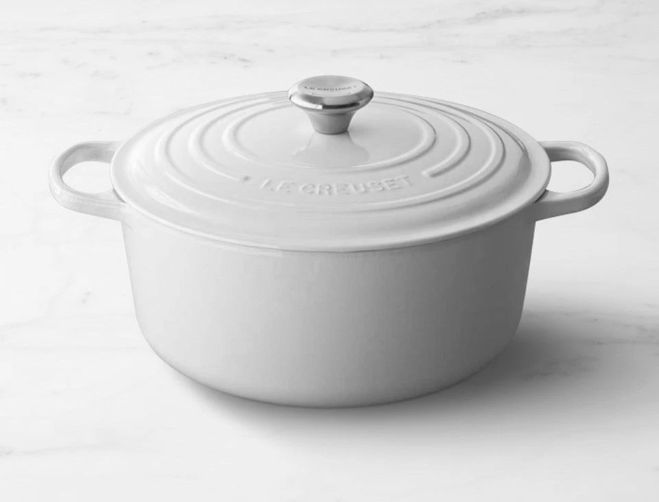 Le Creuset Signature Enameled Cast Iron Round Dutch Oven 7 1/4 Qt. Cotton. NIB - Image 1 of 1