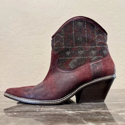 Botas occidentales Donald Pliner Julisa de cuero con cuentas Foto 1 de 4