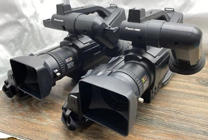 Lot (2) Panasonic AG-DVC20P Mini DV Digital Video Camera Recorders + 1 x Batt. - Picture 1 of 24
