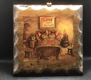 VTG Wooden Plaque Lacquered With Mice. “Love Lights The World” - Picture 1 of 5