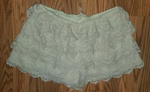 Pantalones cortos para mujer Kirra forrados de crochet en capas talla grande se adapta a mediano - Imagen 1 de 4