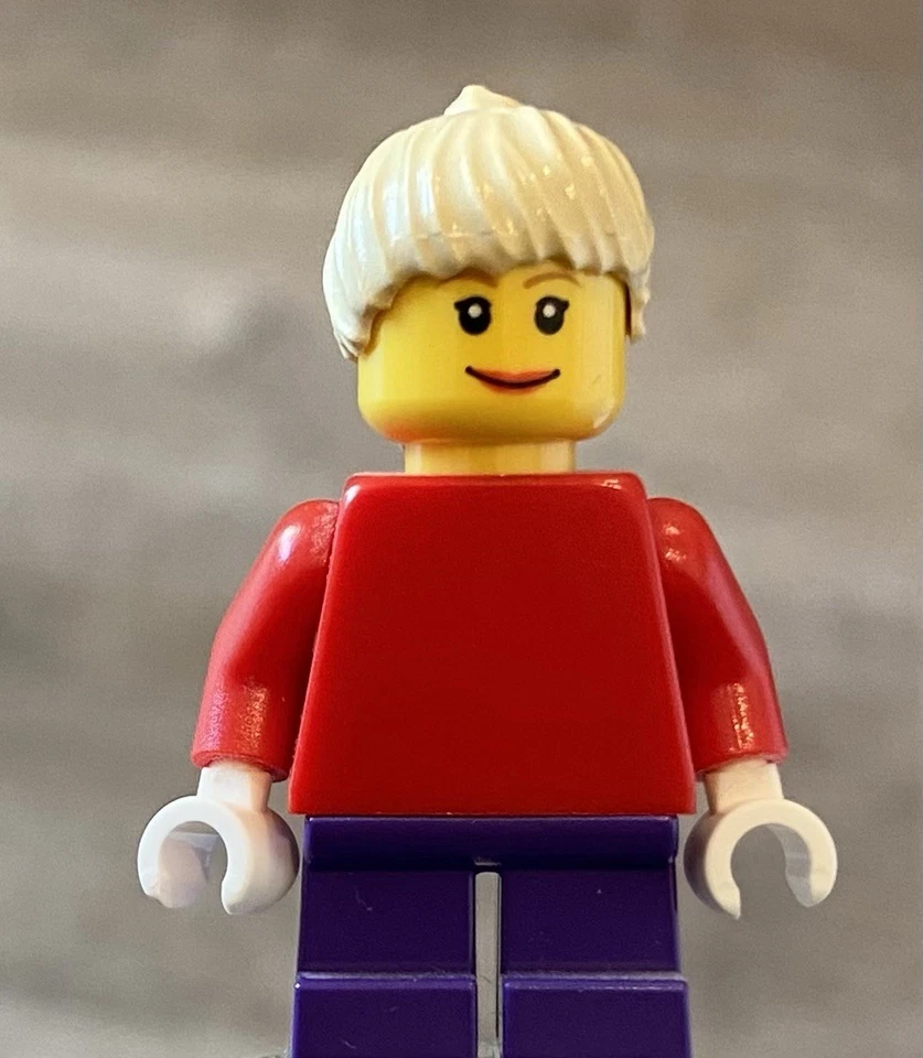LEGO Niña Minifigura Mujer, Cabello Rubio, Torso Rojo Sólido, Piernas Cortas, Niño Foto 1 de 1