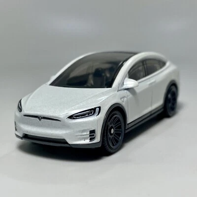 Tesla Model X White 1:64 Scale Diecast Diorama Model Car #59 - Image 1 of 4