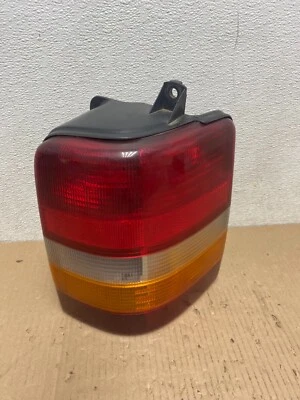 Luz trasera derecha para pasajero Jeep Grand Cherokee ZJ 1993-1998 OEM I6301 DW Foto 1 de 4