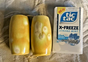 2 große gelbe Splatter Retro Makramee Perlen - Bild 1 von 2